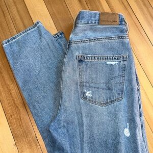 American Eagle size 0 regular straight leg light wash blue jeans.